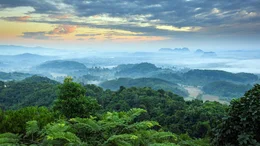 Morgenstimmung &uuml;ber den H&uuml;geln vor Chiang Mai, Nordthailand
