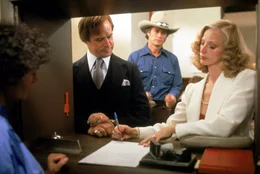 Hinter, v.li.: John Arlington (Geoffrey Lewis), Bronco Billy (Clint Eastwood), Antoinette Lily (Sondra Locke)