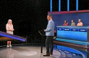 Moderator Alexander Bommes (M.) mit den Kandidat:innen: Kathrin Bohe (l.), Noah Weber (3.v.r.), Ann-Katrin Landler (2.v.r) und Samir Naji (r.).