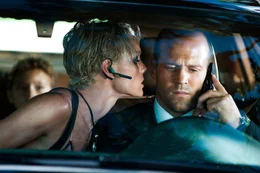 Lola (Kate Nauta, l.); Frank Martin (Jason Statham, r.)