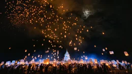 Pure Magie. Einmal im Jahr steigen tausende von Laternen in den Himmel &uuml;ber Chiang Mai auf.