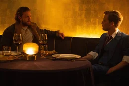 v.li.: Sergei Kravinoff / Kraven (Aaron Taylor-Johnson), Dmitri Kravinoff / Chameleon (Fred Hechinger).