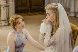 Karla (Karoline Herfurth, l.) und Johanna (Milena Tscharntke, r.)