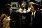 Meg (Alyssa Milano, l.) und Michael Flaherty (Michael J. Fox, r.) diskutieren über die Dinge des Lebens ... Meg (Alyssa Milano, l.) und Michael Flaherty (Michael J. Fox, r.) diskutieren über die Dinge des Lebens ...