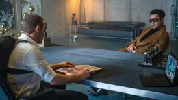 v.li.: Aleksei Sytsevich / Rhino (Alessandro Nivola), The Foreigner (Christopher Abbott).