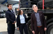 Julia Demmler (Wendy Güntensperger, M.) und Jakob Frings (Max König, l.) ermitteln im Umfeld des Fischgroßhändlers Bulat Umarow (Oscar Ortega, r.). War er nur in dubiose Geschäfte verwickelt oder auch in einen Mord? Julia Demmler (Wendy Güntensperger, M.) und Jakob Frings (Max König, l.) ermitteln im Umfeld des Fischgroßhändlers Bulat Umarow (Oscar Ortega, r.). War er nur in dubiose Geschäfte verwickelt oder auch in einen Mord?