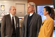 Ermitteln gemeinsam mit FBI-Agent Fornell (Joe Spano, l.): Gibbs (Mark Harmon, M.) und Ziva (Cote de Pablo, r.) ... Ermitteln gemeinsam mit FBI-Agent Fornell (Joe Spano, l.): Gibbs (Mark Harmon, M.) und Ziva (Cote de Pablo, r.) ...