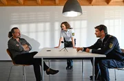 Jakob Frings (Max König, r.) und Julia Demmler (Wendy Güntensperger, M.) befragen Kubitscheks Geschäftspartner Baz Lehmann (Gerhard Greiner, l.). Doch der hat ein Alibi. Jakob Frings (Max König, r.) und Julia Demmler (Wendy Güntensperger, M.) befragen Kubitscheks Geschäftspartner Baz Lehmann (Gerhard Greiner, l.). Doch der hat ein Alibi.