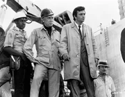 "Columbo - Ein Denkmal für die Ewigkeit" - Im Bild (v.li.): Patrick O'Neal (Elliot Markham), Peter Falk (Lt. Columbo). "Columbo - Ein Denkmal für die Ewigkeit" - Im Bild (v.li.): Patrick O'Neal (Elliot Markham), Peter Falk (Lt. Columbo).