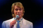 Die 80er Jahre haben die Musikszene so nachhaltig gepr&auml;gt wie kaum ein anderes Jahrzehnt. Frank Zander pr&auml;sentiert nationale und internationale Hits aus dieser Zeit. - Roland Kaiser