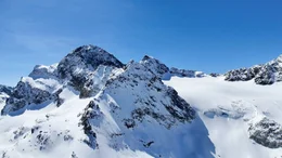 H&ouml;chster Berg Vorarlbergs: &Uuml;ber dem Piz Buin w&ouml;lbt sich der Himmel.