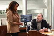 l-r: Simone Clark (Niecy Nash), Professor Meadows (Arye Gross)