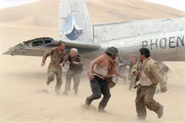 Premiere: "Der Flug des Phoenix". Im Bild (v.li.): Dennis Quaid (Frank Towns), Giovanni Ribisi (Elliott), Kevork Malikyan (Rady), Miranda Otto (Kelly), Scott Michael Campbell (Liddle), Jacob Vargas (Sammi), Hugh Laurie (Ian).