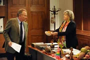 W&ouml;ller will keine vertrockneten Mangos sondern endlich mit der Mutter Oberin sprechen (v.li.: Fritz Wepper, Andrea Wildner).