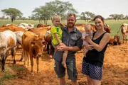 Die deutsche Auswanderin Svenja Külbs mit ihrem Mann Jonathan und den beiden Kindern auf ihrer Farm. Die deutsche Auswanderin Svenja Külbs mit ihrem Mann Jonathan und den beiden Kindern auf ihrer Farm.