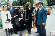 "Ein Schloss am W&ouml;rthersee", "Saisonbeginn mit Hindernissen." Im Bild (v.li.): Julia Kent, Larry Hagman, Christine Schuberth, Linda Gray, Otto W. Retzer, Roy Black.