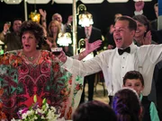 Maria (Lainie Kazan, l.)