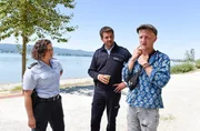 ARD WAPO BODENSEE, FOLGE 73, "Der Schuss", am Dienstag um 18:50 Uhr im ERSTEN. Julia Demmler (Wendy Güntensperger, l.) und Jakob Frings (Max König, M.) haben Luca Smolka (Elias Krischke, r.), den Mitbewohner des toten Junkies, auf einem Campingplatz gefunden und nehmen seine Aussage auf. ARD WAPO BODENSEE, FOLGE 73, "Der Schuss", am Dienstag um 18:50 Uhr im ERSTEN. Julia Demmler (Wendy Güntensperger, l.) und Jakob Frings (Max König, M.) haben Luca Smolka (Elias Krischke, r.), den Mitbewohner des toten Junkies, auf einem Campingplatz gefunden und nehmen seine Aussage auf.
