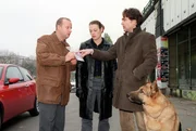 "Kommissar Rex", "Einer stirbt immer." Im Bild (v.li.): Martin Weinek (Fritz Kunz), Elke Winkens (Niki Herzog), Alexander Pschill (Marc Hoffmann). "Kommissar Rex", "Einer stirbt immer." Im Bild (v.li.): Martin Weinek (Fritz Kunz), Elke Winkens (Niki Herzog), Alexander Pschill (Marc Hoffmann).