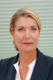 Christine Mayn (Dr. Verena Henke). Christine Mayn (Dr. Verena Henke).