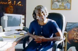 Voletta Wallace (verstorben), Mutter von Biggie Smalls, hat dem Filmemacher nach der Ermordung Tupacs und Biggie Smalls ein Interview gegeben. Ihre Aussagen l&ouml;sten FBI-Untersuchungen zu m&ouml;glichen Verwicklungen des LAPD in den Tod ihres Sohnes Biggie aus.