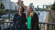 Tanja de Wendt und ihre Stiefschwester Cathrin haben völlig unterschiedliche Lebensentwürfe. Während das Berufsleben für Tanja nicht spektakulär genug sein kann, lehnt die Technische Zeichnerin jede Gefahr kategorisch ab. Tanja de Wendt und ihre Stiefschwester Cathrin haben völlig unterschiedliche Lebensentwürfe. Während das Berufsleben für Tanja nicht spektakulär genug sein kann, lehnt die Technische Zeichnerin jede Gefahr kategorisch ab.