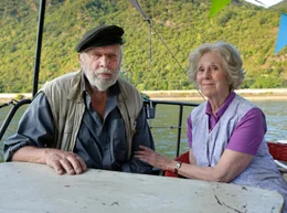 Kapit&auml;n Rainer Wenserit (Heinz Baumann) und seine Frau Maria (Bibiana Zeller) sind ihr ganzes Leben lang gemeinsam den Rhein hinauf- und hinuntergefahren.