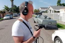 Filmemacher Nick Broomfield unterwegs in Compton in L.A., dem Viertel der Bandenkriege zwischen den Bloods und Crips und Heimat des Gangsta-Rap.