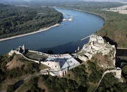 Burg Devin am Zusammenfluss von March und Donau. Burg Devin am Zusammenfluss von March und Donau.