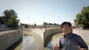 Community Aktivist Elson Trinidad an der Stelle, wo der Los Angeles River beginnt.