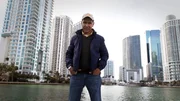 Historiker und Miami River Tour Guide, Paul George, in der M&uuml;ndung des Miami River.