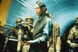 Nur alle 5000 Jahre hat das B&ouml;se die Chance zum Angriff, wenn sich n&auml;mlich zwischen den Dimensionen eine Pforte &ouml;ffnet: Diese Chance will Zorg (Gary Oldman) unbedingt wahrnehmen ...