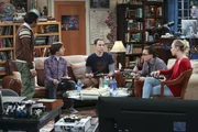 Sheldon (Jim Parsons, M.) ist entsetzt, als er erfährt, dass Raj (Kunal Nayyar, l.), Howard (Simon Helberg, 2.v.l.), Leonard (Johnny Galecki, 2.v.r.) und Penny (Kaley Cuoco, r.) ohne ihn nach Las Vegas fahren wollen. Doch diese machen ihm klar, dass das nur seinem eigenen Verhalten zuzuschreiben ist ... Sheldon (Jim Parsons, M.) ist entsetzt, als er erfährt, dass Raj (Kunal Nayyar, l.), Howard (Simon Helberg, 2.v.l.), Leonard (Johnny Galecki, 2.v.r.) und Penny (Kaley Cuoco, r.) ohne ihn nach Las Vegas fahren wollen. Doch diese machen ihm klar, dass das nur seinem eigenen Verhalten zuzuschreiben ist ...