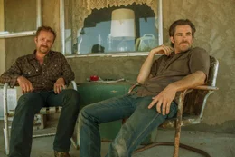 Tanner Howard (Ben Foster, l.); Toby Howard (Chris Pine, r.)