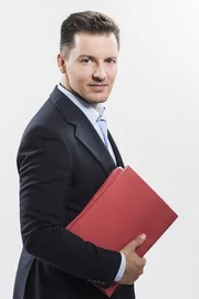 In "Mein Recht" gibt Rechtsanwalt Dr. Christian Horwath Ratschl&auml;ge, verhandelt mit Banken, Unternehmen und Beh&ouml;rden ...
