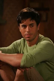 Hat großen Erfolg bei Frauen: Robins neuer Freund Gael (Enrique Iglesias) ... Hat großen Erfolg bei Frauen: Robins neuer Freund Gael (Enrique Iglesias) ...