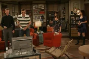 Für Marshall (Jason Segel, 2.v.l.), Barney (Neil Patrick Harris, l.), Lily (Alyson Hannigan, 2.v.r.) und Robin (Cobie Smulders, r.) endet der Abend völlig anderes als geplant ... Für Marshall (Jason Segel, 2.v.l.), Barney (Neil Patrick Harris, l.), Lily (Alyson Hannigan, 2.v.r.) und Robin (Cobie Smulders, r.) endet der Abend völlig anderes als geplant ...