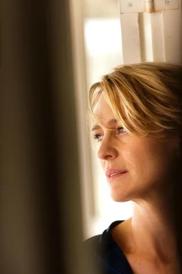 Wird sie damit zurechtkommen, dass ihr Sohn eine Aff&auml;re mit ihrer besten Freundin hat? Roz (Robin Wright) ...