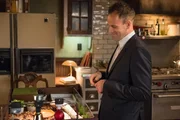 Hat der Tod des Paketladen-Besitzers etwas mit Diamantenhandel zu tun? Holmes (Jonny Lee Miller) ermittelt in alle Richtungen ... Hat der Tod des Paketladen-Besitzers etwas mit Diamantenhandel zu tun? Holmes (Jonny Lee Miller) ermittelt in alle Richtungen ...