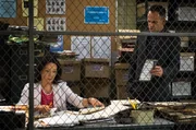 Joan (Lucy Liu, l.) und Sherlock (Jonny Lee Miller, r.) sind ratlos: Was bedeutet der Muskatnuss-Geruch am Tatort? Joan (Lucy Liu, l.) und Sherlock (Jonny Lee Miller, r.) sind ratlos: Was bedeutet der Muskatnuss-Geruch am Tatort?