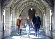 (v.l.n.r.) Benny Col&oacute;n (Freddy Rodr&iacute;guez); Pater Andy (William Sadler); Dr. Jason Bull (Michael Weatherly)