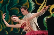 Dominika Egorova (Jennifer Lawrence, l.); Konstantin (Sergei Polunin, r.)
