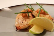 Gegrilltes Hühnchen mit Erdnusscreme. Gegrilltes Hühnchen mit Erdnusscreme.
