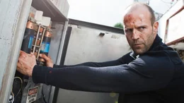 Dem Auftragskiller Chev (Jason Statham) wurde von Triaden ein k&uuml;nstliches Herz eingepflanzt. Um zu &uuml;berleben, muss er das Kunstherz regelm&auml;&szlig;ig heftigen Stromst&ouml;&szlig;en aussetzen.
