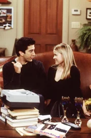 Ross Geller (David Schwimmer, l.); Jill Green (Reese Witherspoon, r.) Ross Geller (David Schwimmer, l.); Jill Green (Reese Witherspoon, r.)