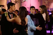 (v.l.n.r.) Rub&eacute;n Amaro jr. (Niko Guardado); Erica Goldberg (Hayley Orrantia); Geoff Schwartz (Sam Lerner); Carla (Alex Jennings)