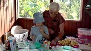 Damit es auf dem Fest keinen kulinarischen Engpass gibt, backt Rentnerin Ingrid fleißig Kuchen für die Gäste und Besucher. Damit es auf dem Fest keinen kulinarischen Engpass gibt, backt Rentnerin Ingrid fleißig Kuchen für die Gäste und Besucher.