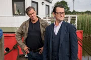 Suses Geheimnis wird nicht das einzige bleiben, dass Finn (Sven Martinek, l.) und Lars (Ingo Naujoks, r.) im Laufe ihrer Ermittlungen aufdecken. Suses Geheimnis wird nicht das einzige bleiben, dass Finn (Sven Martinek, l.) und Lars (Ingo Naujoks, r.) im Laufe ihrer Ermittlungen aufdecken.