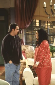 Chandler Bing (Matthew Perry, l.); Monica Geller (Courteney Cox, r.)