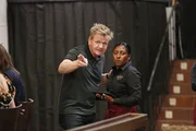 Gordon Ramsay (l.)